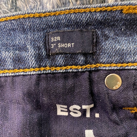 GAP Distressed Cutoff Shorts 32 3” Short - Picture 15 of 16